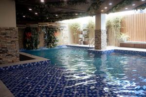 Hồ bơi trong/gần Meiyi Hot Spring Resort