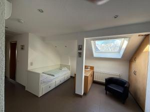 Un pat sau paturi într-o cameră la Wirtshaus zur Heimlichen Liebe