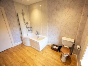 Et badeværelse på 5 Bed in Stanley 96399 + 15 billeder