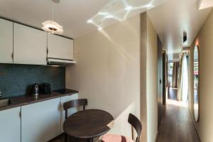 Η κουζίνα ή μικρή κουζίνα στο L'Escale Royale Torcy - Marne la Vallée