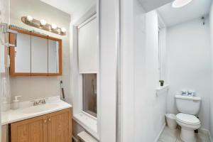 Koupelna v ubytování Homelike suites in the heart of China Town