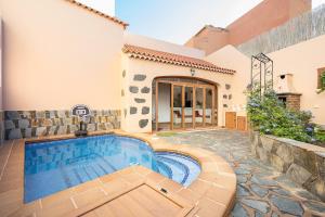 Swimmingpoolen hos eller tæt på Canary Holiday Mondragon House
