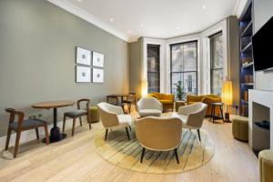 TV a/nebo společenská místnost v ubytování Stay Kula London - Kensington