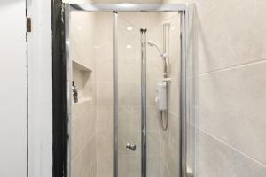 Koupelna v ubytování Comfy Room and Parking Fast Access to Central London