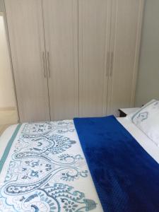 Ένα ή περισσότερα κρεβάτια σε δωμάτιο στο Bluebird guest house