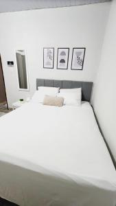 Ένα ή περισσότερα κρεβάτια σε δωμάτιο στο Sao Luis Praia Studio