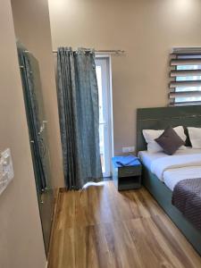 a bedroom with a large bed and a window at Shree Hari Das Chamkili Nikunj in Vrindāvan