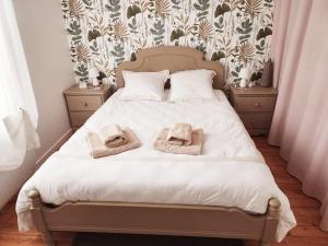 Ένα ή περισσότερα κρεβάτια σε δωμάτιο στο La Madrilène, de Saint-Cyr à Brocéliande