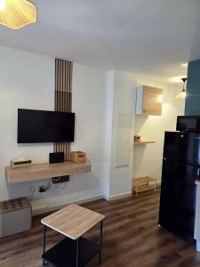 Η κουζίνα ή μικρή κουζίνα στο Sawadee Studio, meublé & jardin