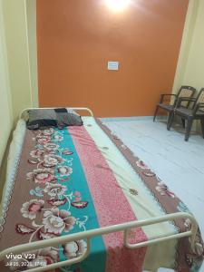 Postel nebo postele na pokoji v ubytování Rudra Guest House