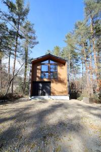 a small house in the middle of the forest at Peak Hakuba 峰白 in Nagano