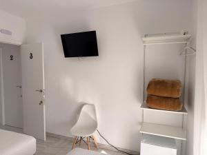 Μια τηλεόραση ή/και κέντρο ψυχαγωγίας στο Hostal Merino Jédula