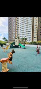 un parque infantil con tobogán en CDO cityscape CONDO, en Cagayan de Oro
