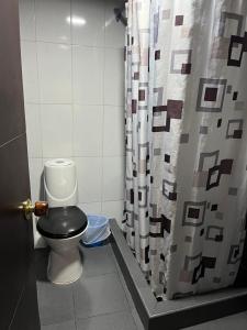 Koupelna v ubytování Casa amplia cerca del cc Titan Plaza + 11 fotografií