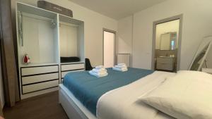 a bedroom with a large bed with towels on it at Appartamento alle Terme in Rapolano Terme