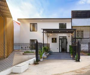 Το κτήριο όπου στεγάζεται  η παραθεριστική κατοικία