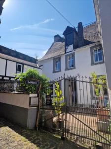 Το κτήριο όπου στεγάζεται  το διαμέρισμα