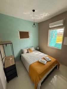 Una cama o camas en una habitación de Cosy Guacamaya Azul, Otrobanda 24 fotos más