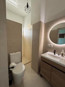 Un baño de Cosy Guacamaya Azul, Otrobanda