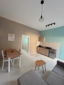 Una cocina o cocineta en Cosy Guacamaya Azul, Otrobanda