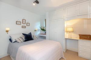 Postel nebo postele na pokoji v ubytování 6 Bed in Englefield Green oc-e34166