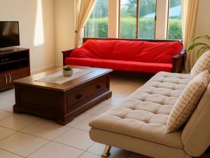 Μια τηλεόραση ή/και κέντρο ψυχαγωγίας στο Departamento acogedor Hotel-Condominio Buganvillas