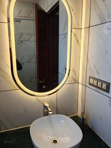 Ένα μπάνιο στο The Himalayan Residency +31 φωτογραφίες