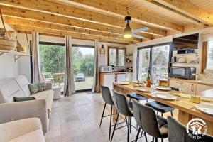 Η κουζίνα ή μικρή κουζίνα στο La bambouseraie