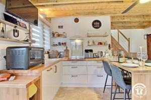 Η κουζίνα ή μικρή κουζίνα στο La bambouseraie +26 φωτογραφίες