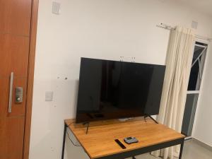 TV a/nebo společenská místnost v ubytování Vila das Orquídeas