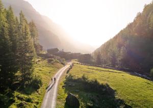 a group of people on a road in the mountains at Ferienwohnung Eggerhof-Schaller in Innervillgraten