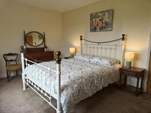 En eller flere senge i et værelse på 2 Bed in Renwick oc-h34195