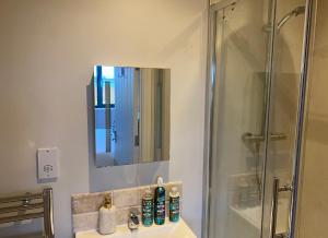 Et badeværelse på 2 Bed in Clipston oc-o34219