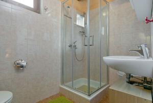 Ένα μπάνιο στο Apartment in Nova Vas - Porec - Istrien 46931 +6 φωτογραφίες