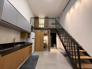 Η κουζίνα ή μικρή κουζίνα στο Loft Premium Andradina