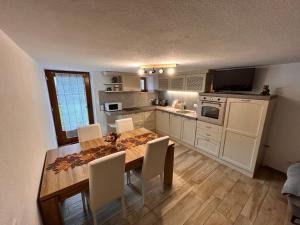 Η κουζίνα ή μικρή κουζίνα στο Casa Olivone +7 φωτογραφίες