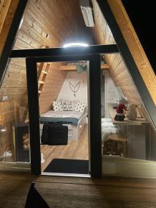 Ένα ή περισσότερα κρεβάτια σε δωμάτιο στο NEW! Glamping House with new hot tub and sauna- Hisa oddiha UPDATED DECEMBER 2025