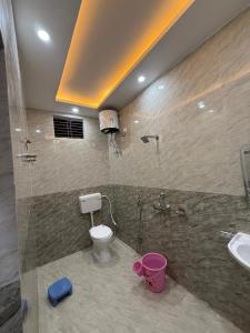 Ένα μπάνιο στο The Shivaay Residency