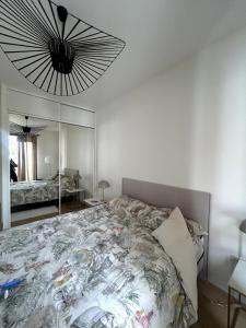 En eller flere senge i et værelse på Le Guitry - Bois d'Arcy