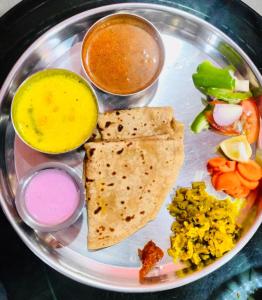 Φαγητό σε αυτό το δωμάτιο σε οικογενειακή κατοικία ή κάπου εκεί κοντά