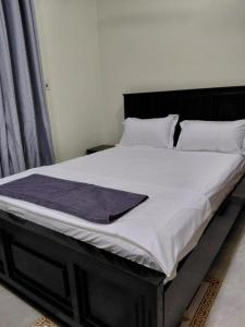 Postel nebo postele na pokoji v ubytování HERITAGE Retreat Guest House