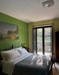a bedroom with a large bed and a window at Pietrabianca Country House in Manocalzati