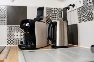 a coffee maker sitting on top of a kitchen counter at Maisonnette aéroport Orly in Paray-Vieille-Poste