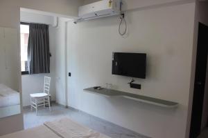 TV/trung tâm giải trí tại Zenora Stays