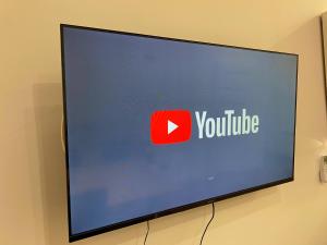 Μια τηλεόραση ή/και κέντρο ψυχαγωγίας στο Hostel PEREMOGA