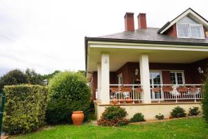 a house with a balcony with chairs on it at Villa Amalia 