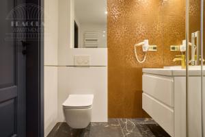 Et badeværelse på Art Palace - Fragola Apartments + 12 billeder