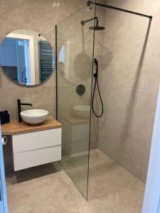 Ένα μπάνιο στο MG Rentals