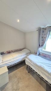 Ένα ή περισσότερα κρεβάτια σε δωμάτιο στο Caravan Bliss +19 φωτογραφίες