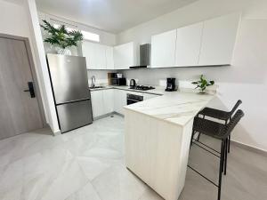 Nhà bếp/bếp nhỏ tại A104 - PRADOS · Peaceful 2BR Poolside Retreat • Punta Cana Getaway